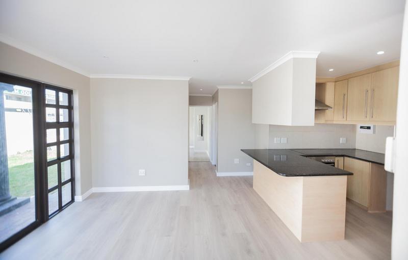 2 Bedroom Property for Sale in Bloubergrant Western Cape